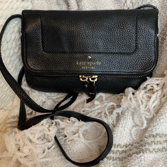 Kate Spade ♠️ Flap Crossbody • Black w/Hot Pink Interior - Picture 1 of 6